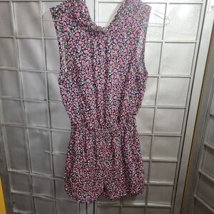 Forever 21 small Jumper shorts outfit. Romper  Black with floral.